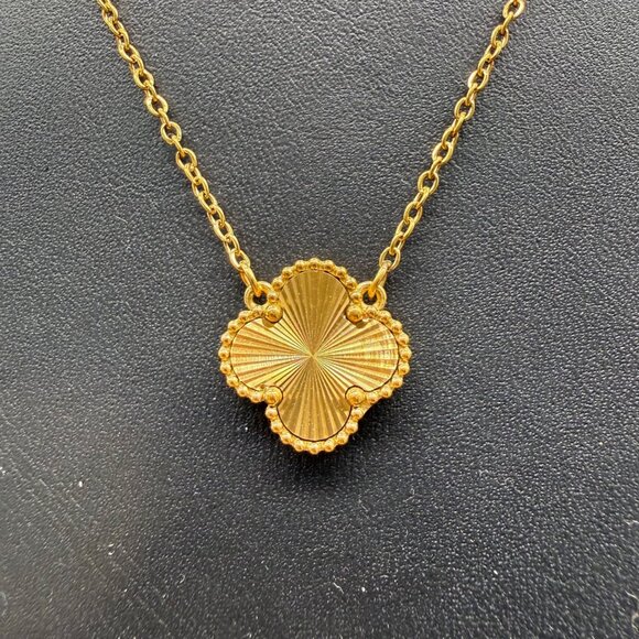 Necklace Clover Pendant Elegant Minimalist 18K Gold Plated 18-20 inches - Picture 3 of 7